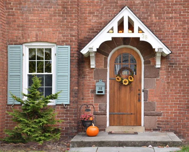 An Easy Formula for Dressing Up Your Front Door